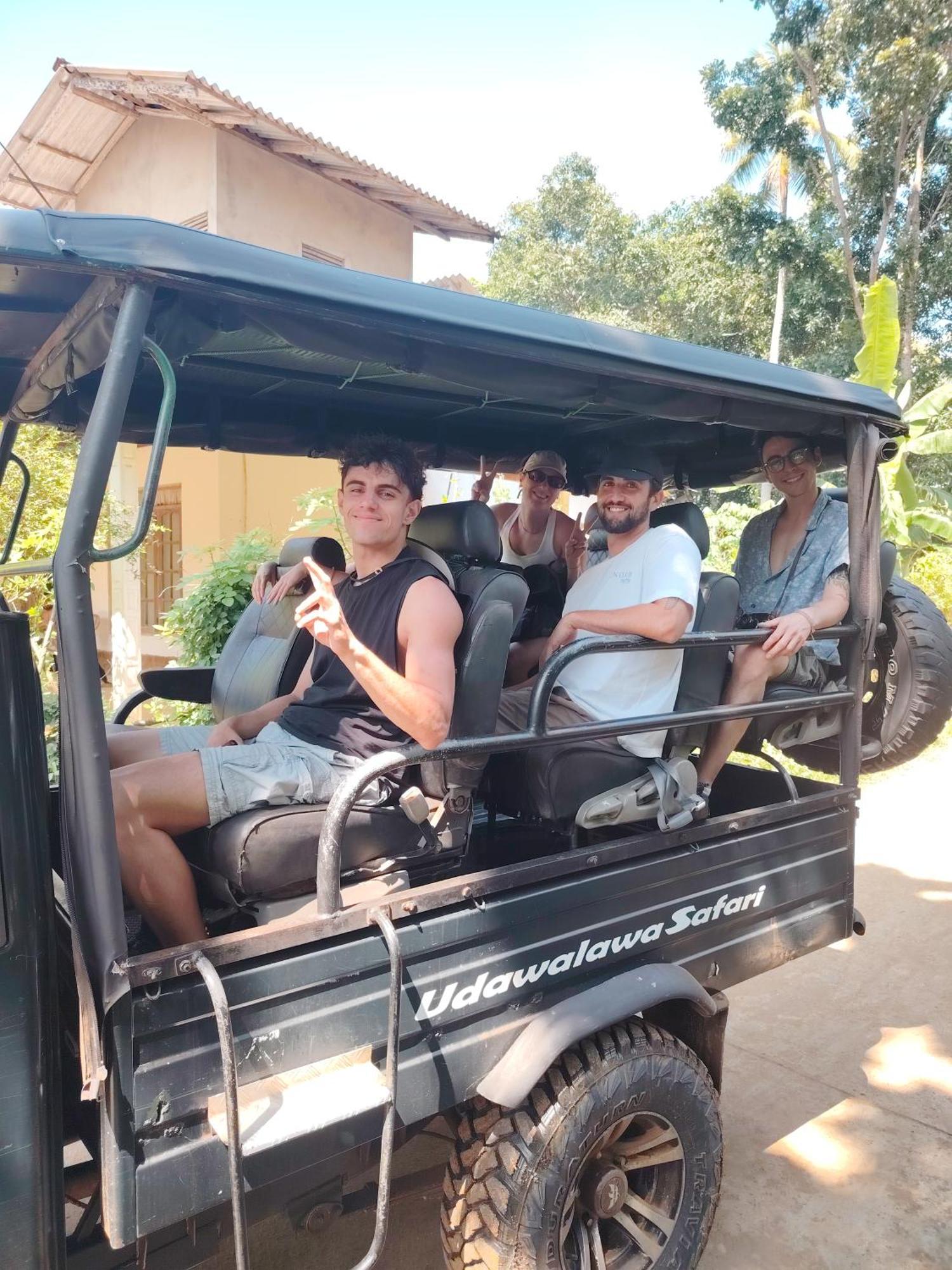 Peacock'S Paradise Safari Hostel 达瓦拉维 外观 照片